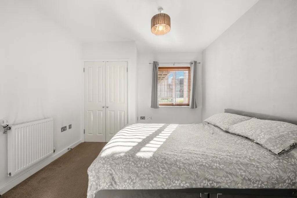 Strawberry Fields, Addlestone, KT15, photo 4