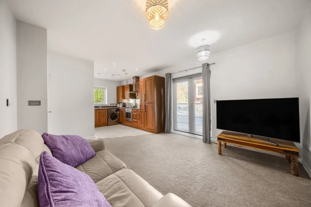 Strawberry Fields, Addlestone, KT15, photo 2