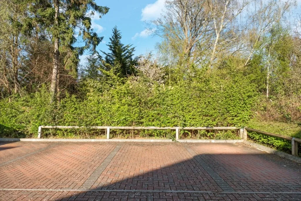 Strawberry Fields, Addlestone, KT15, photo 6