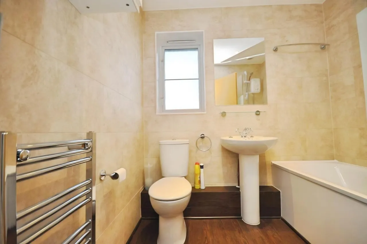 Lyon Close, Maidenbower, RH10, photo 7
