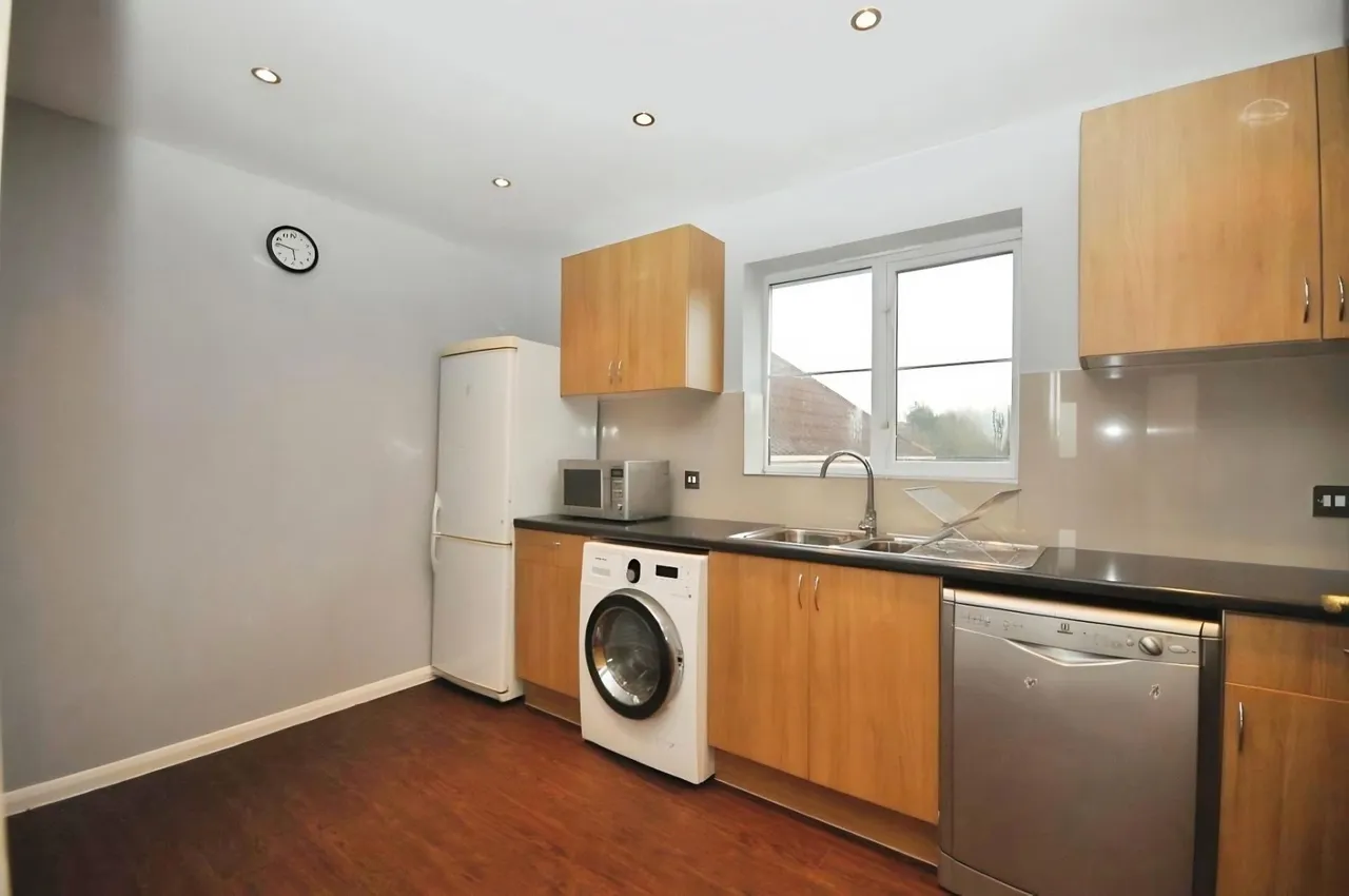 Lyon Close, Maidenbower, RH10, photo 3