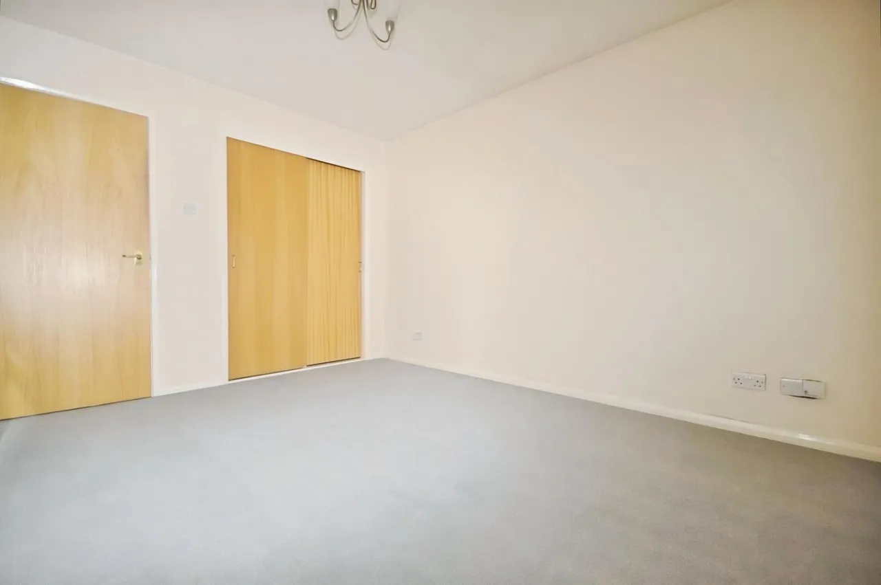 Lyon Close, Maidenbower, RH10, photo 6