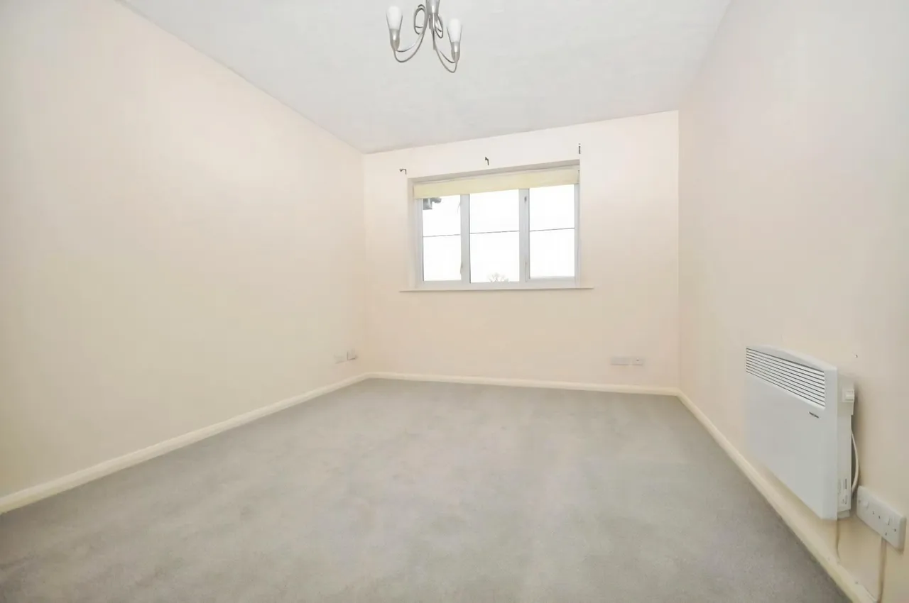 Lyon Close, Maidenbower, RH10, photo 5