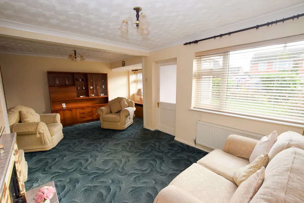 Fieldhouse Drive, Muxton, TF2, photo 6