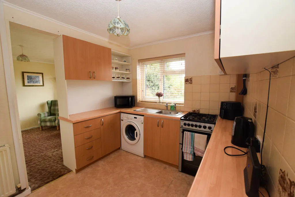 Fieldhouse Drive, Muxton, TF2, photo 3
