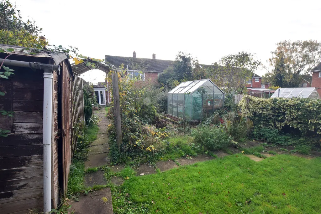 Fieldhouse Drive, Muxton, TF2, photo 18