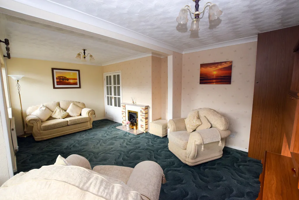 Fieldhouse Drive, Muxton, TF2, photo 5