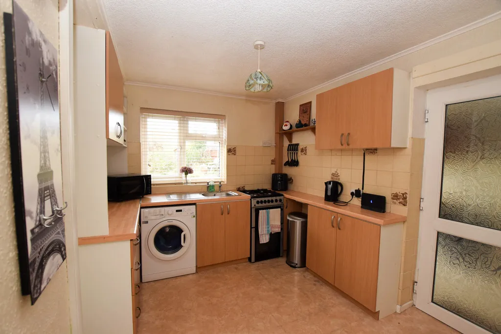 Fieldhouse Drive, Muxton, TF2, photo 8