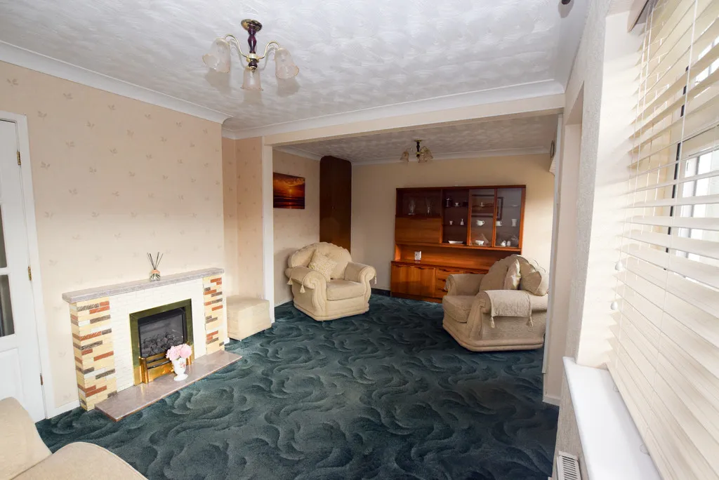Fieldhouse Drive, Muxton, TF2, photo 2