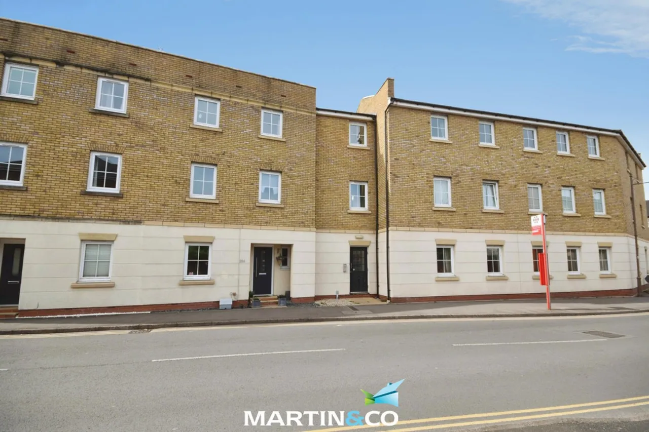 2 bed flat for sale — Dickens Heath Road, Dickens Heath