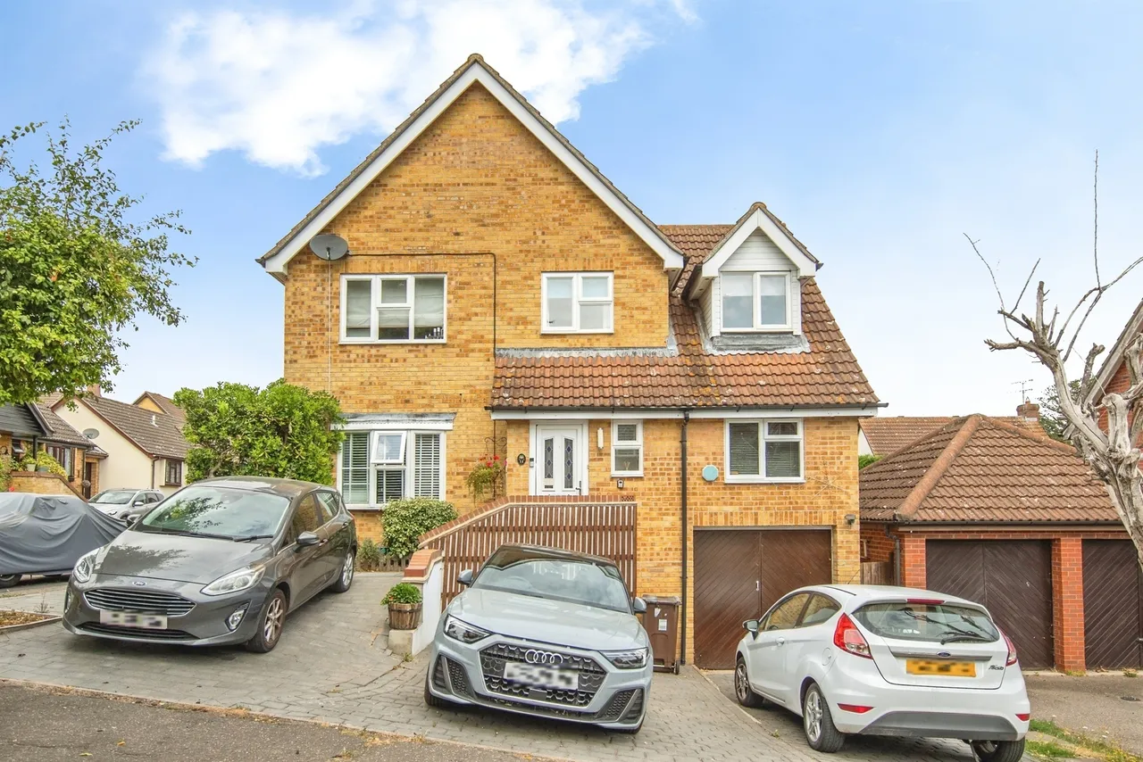 4 bed house for sale — Goldcrest Close, Colchester