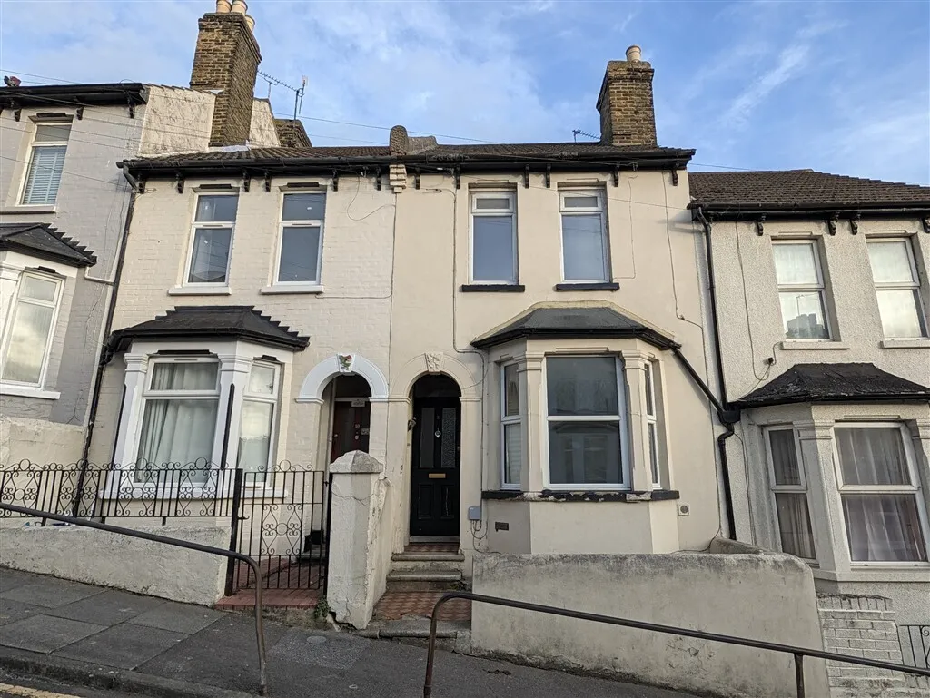 1 bed flat for sale, Institute Road, Chatham, ME4