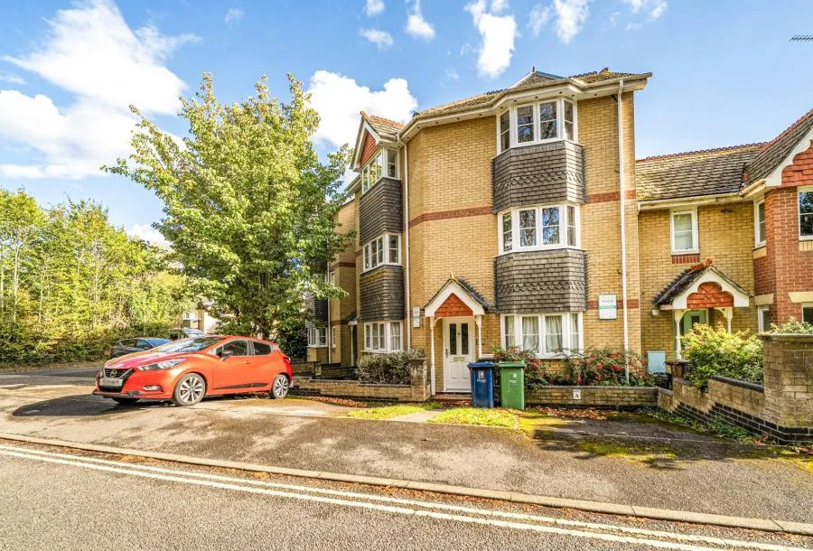 1 bed flat for sale, Demesne Furze, Headington, OX3