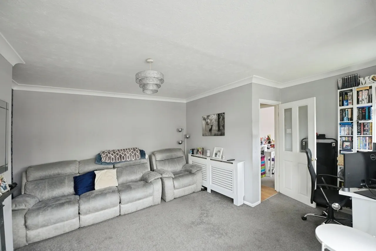 Brockley Crescent, Romford, RM5, photo 2