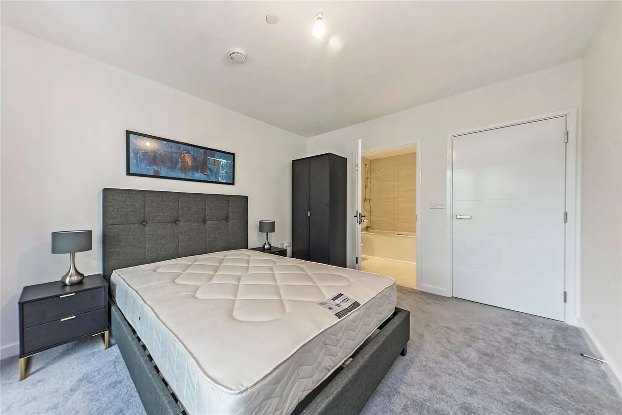 Lakeside Drive, London, NW10 7GS, photo 3