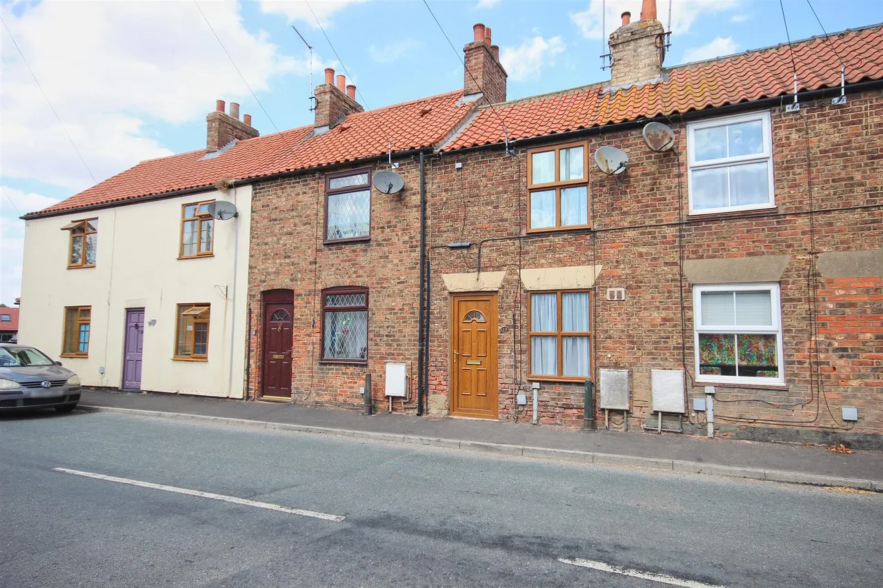 2 bed house for sale — Main Street, North Frodingham