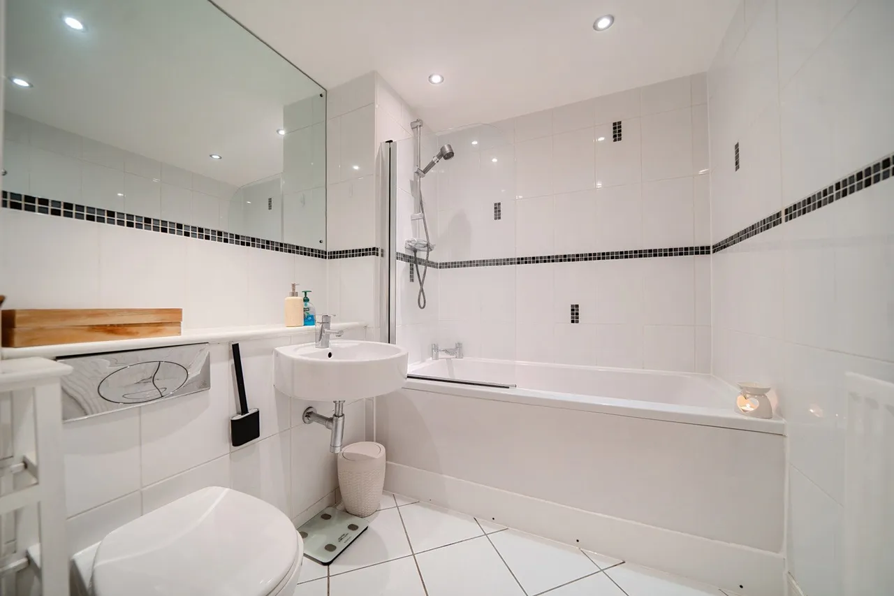 Masons Hill, BR2, photo 8