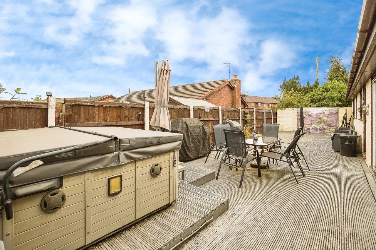 Marlwood Place, Broughton, CH4, photo 14