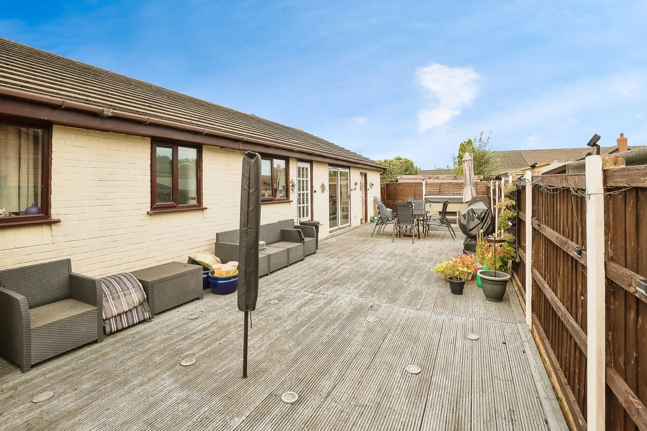 Marlwood Place, Broughton, CH4, photo 4