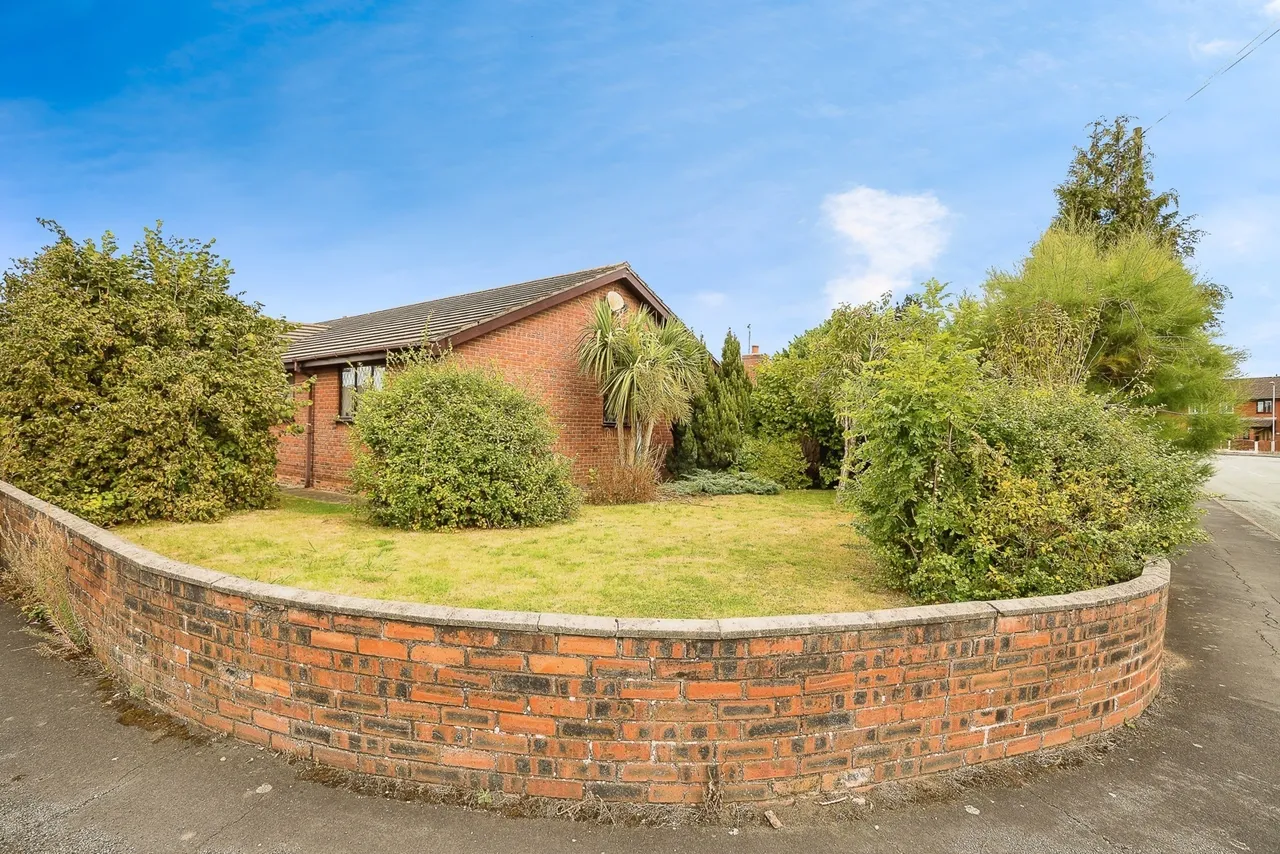 Marlwood Place, Broughton, CH4, photo 16