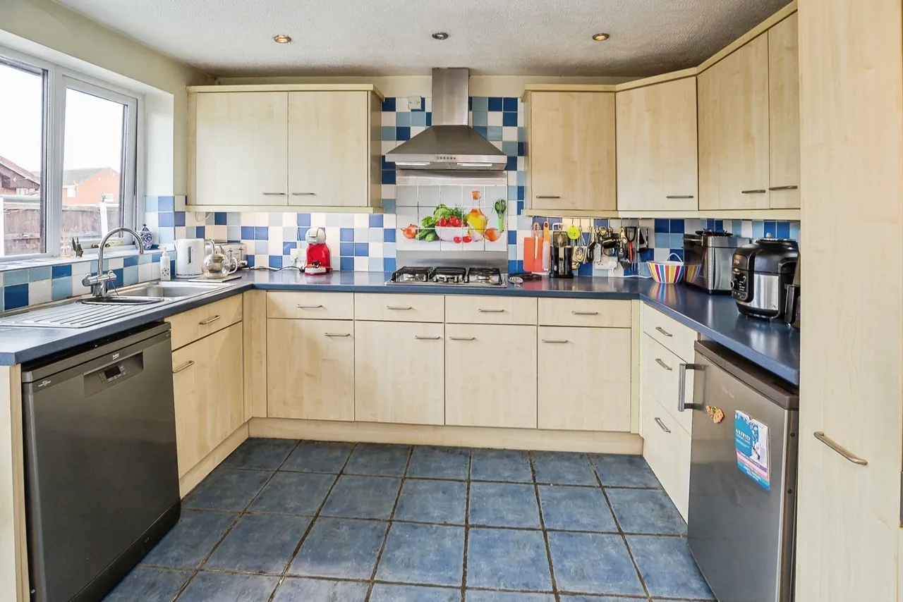 Marlwood Place, Broughton, CH4, photo 3