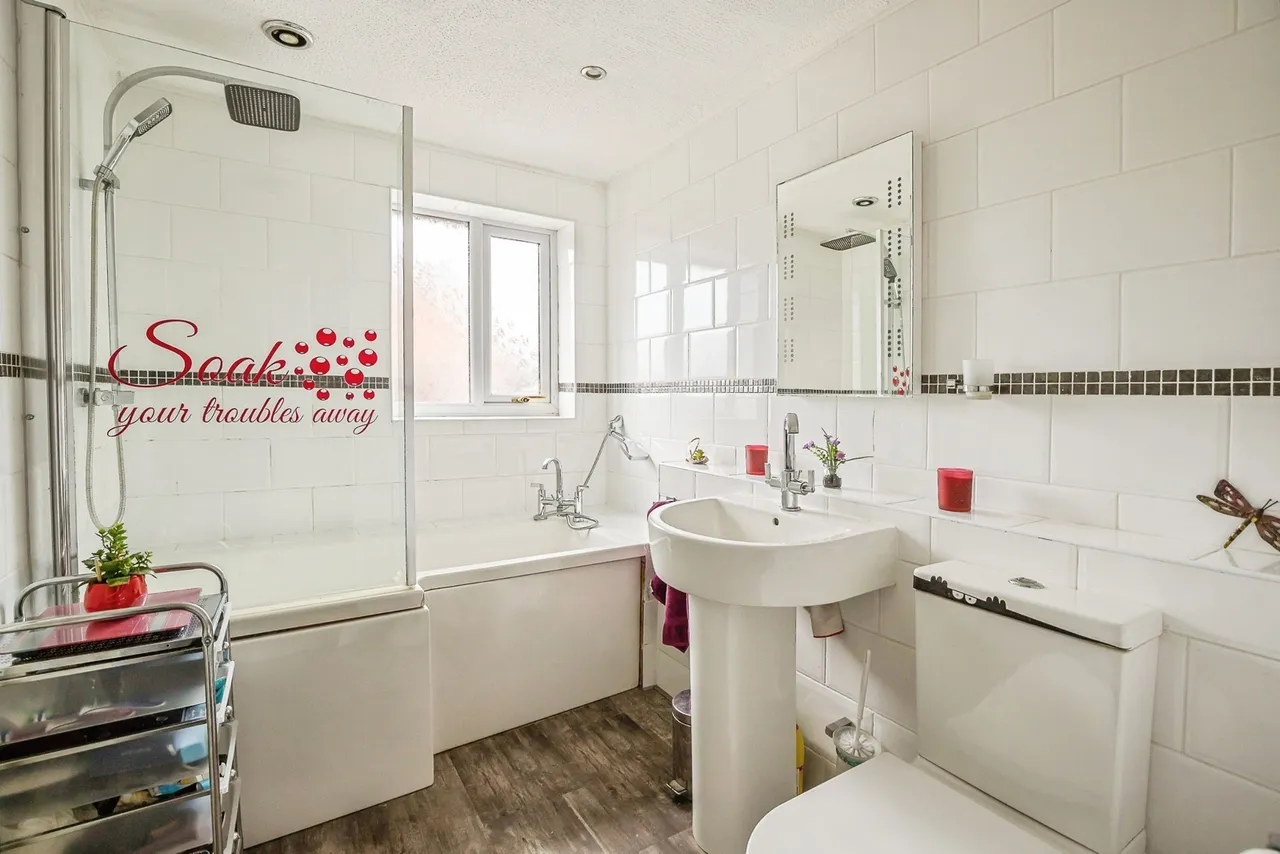 Marlwood Place, Broughton, CH4, photo 13