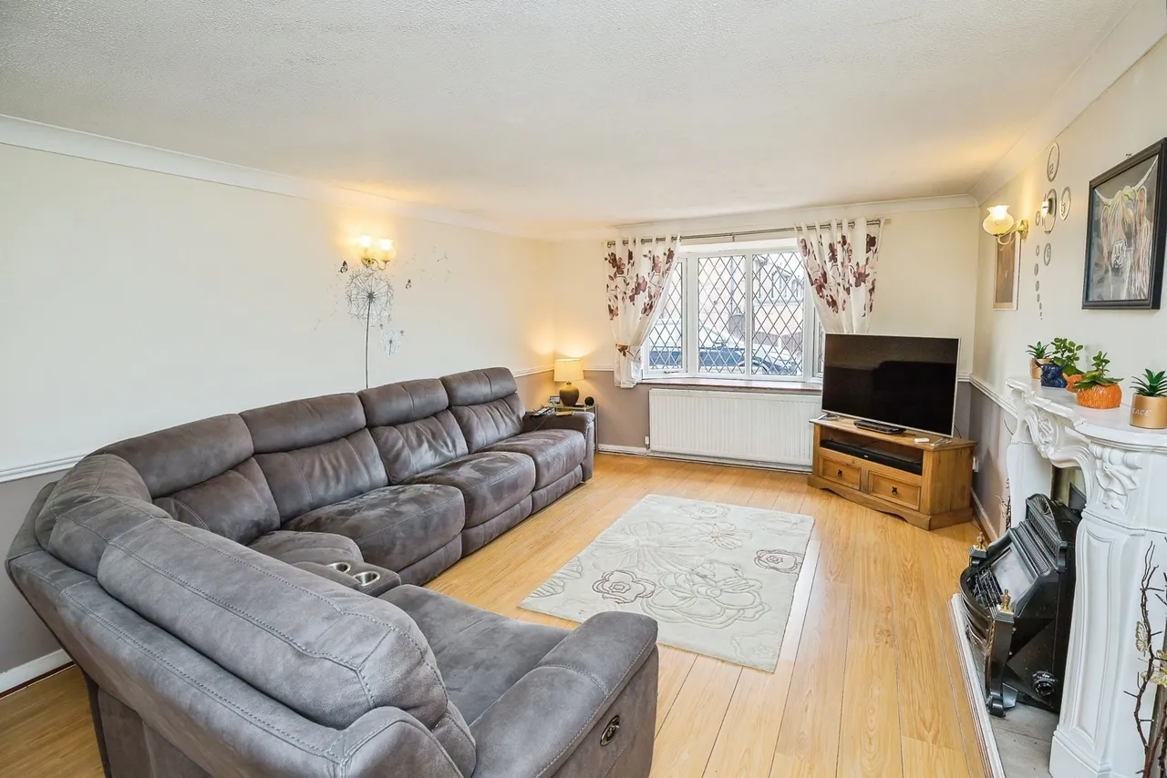 Marlwood Place, Broughton, CH4, photo 5