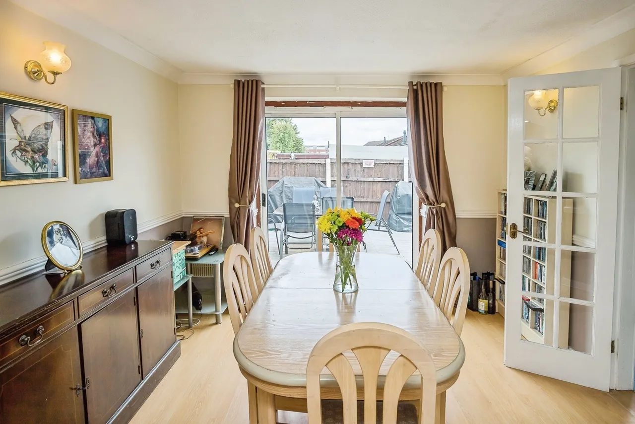 Marlwood Place, Broughton, CH4, photo 6