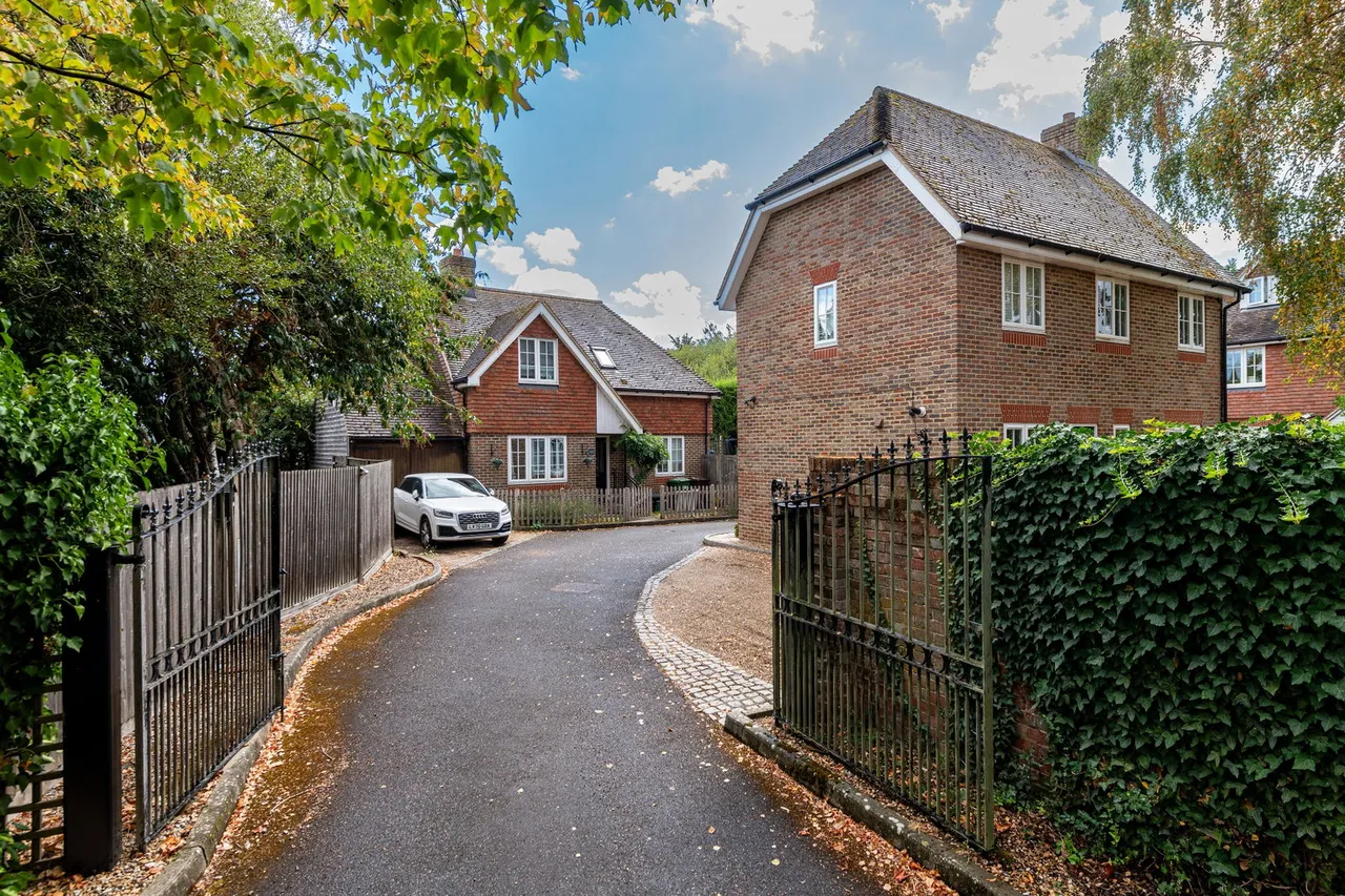 Maidstone Road, Paddock Wood, TN12, photo 18
