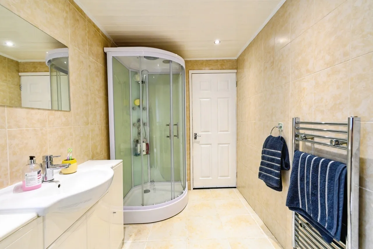 Tintern Road, Middleton, M24, photo 9