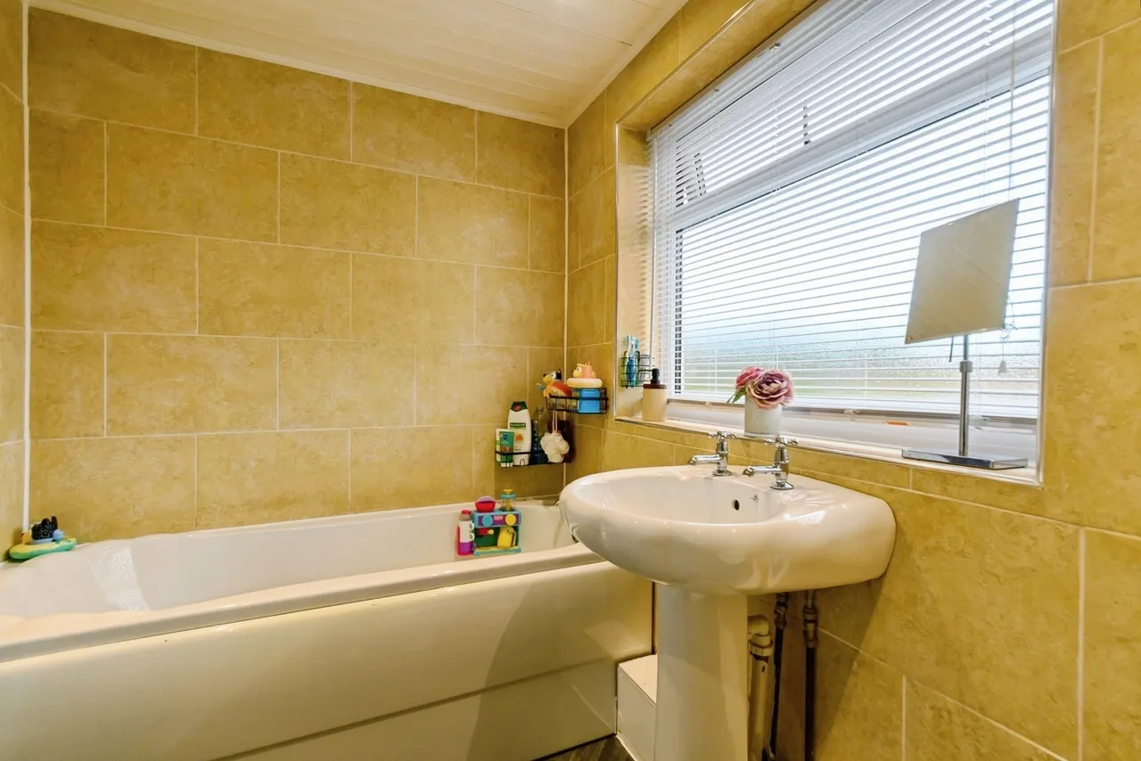 Tintern Road, Middleton, M24, photo 16