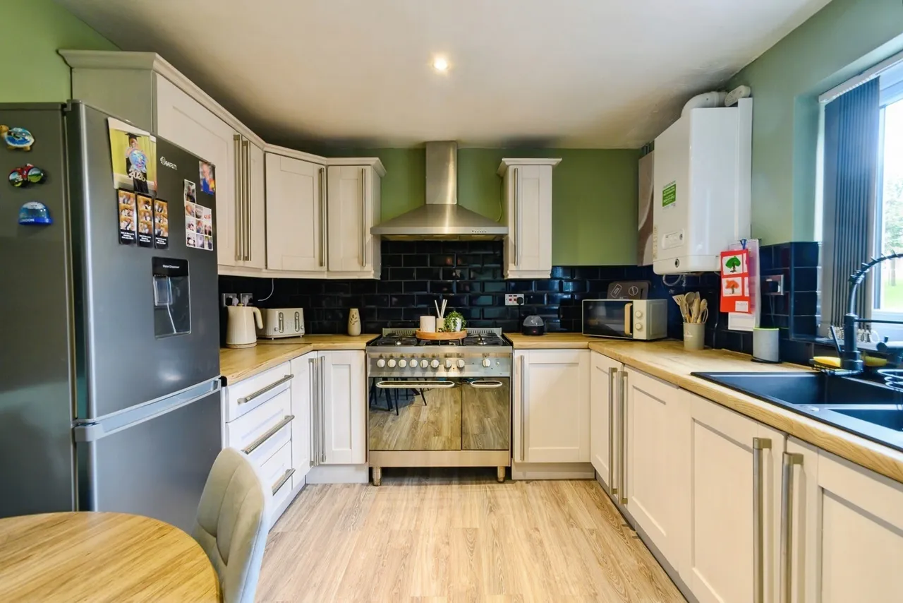 Tintern Road, Middleton, M24, photo 3