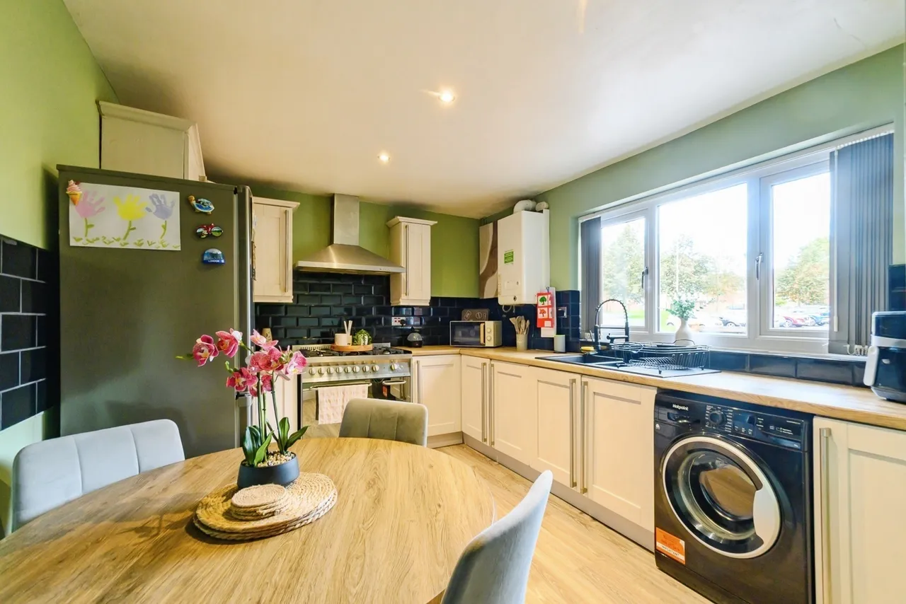 Tintern Road, Middleton, M24, photo 5