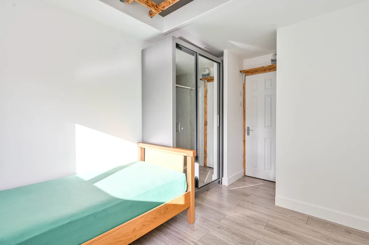 2a Mayfield Close, New Haw, photo 6