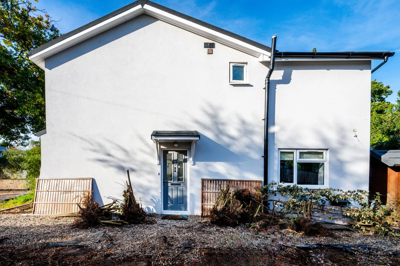 2a Mayfield Close, New Haw, photo 10