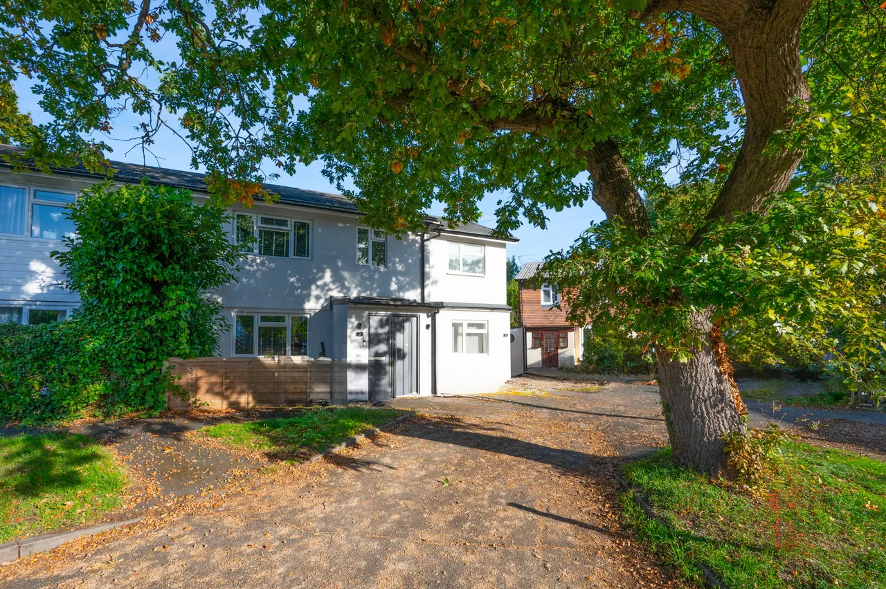 2 bed house to rent — 2a Mayfield Close, New Haw