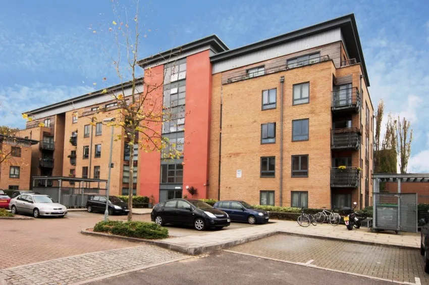 2 bed property to rent, Charlotte Court, W6