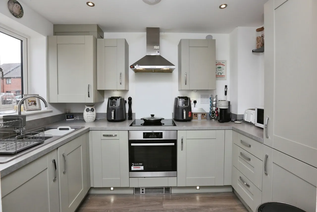 Barn Owl Close, Whiteley, PO15, photo 2