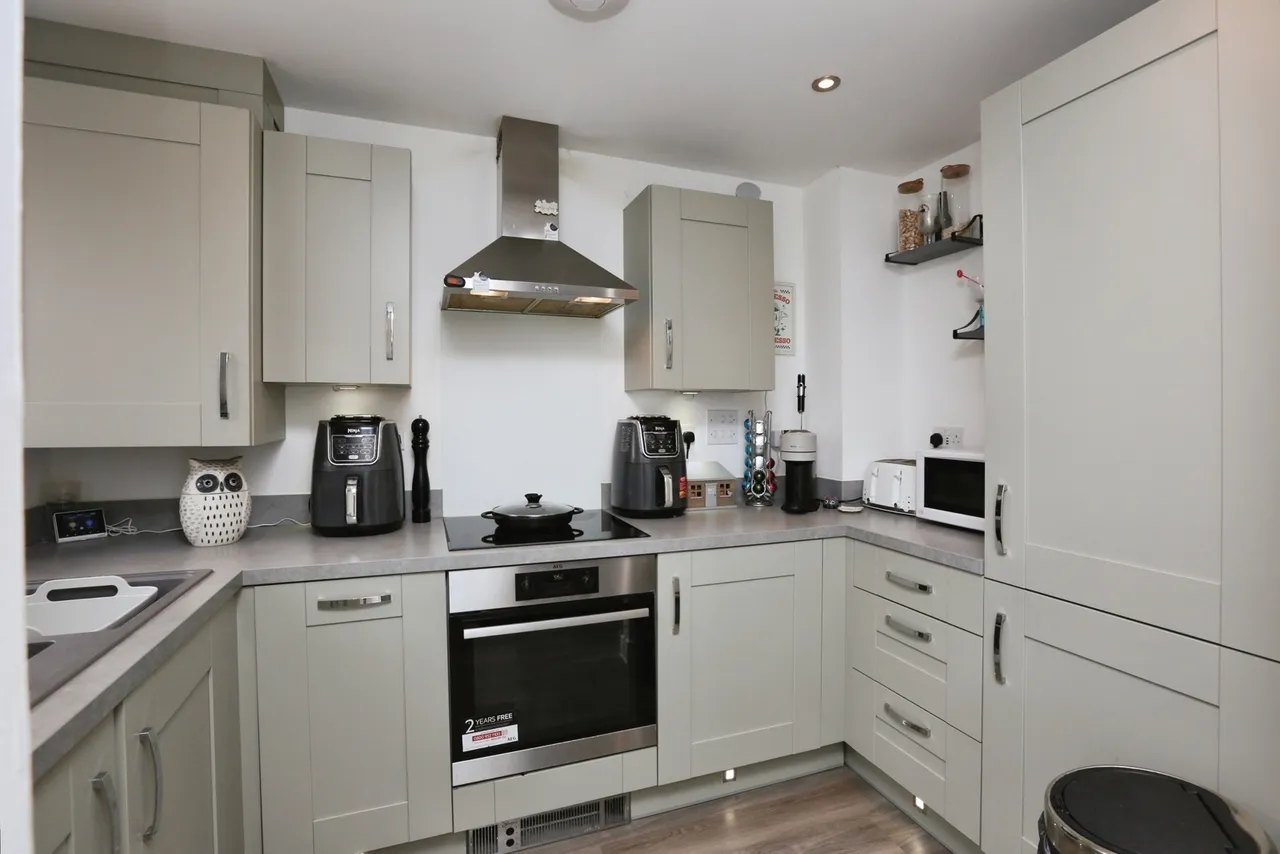 Barn Owl Close, Whiteley, PO15, photo 3