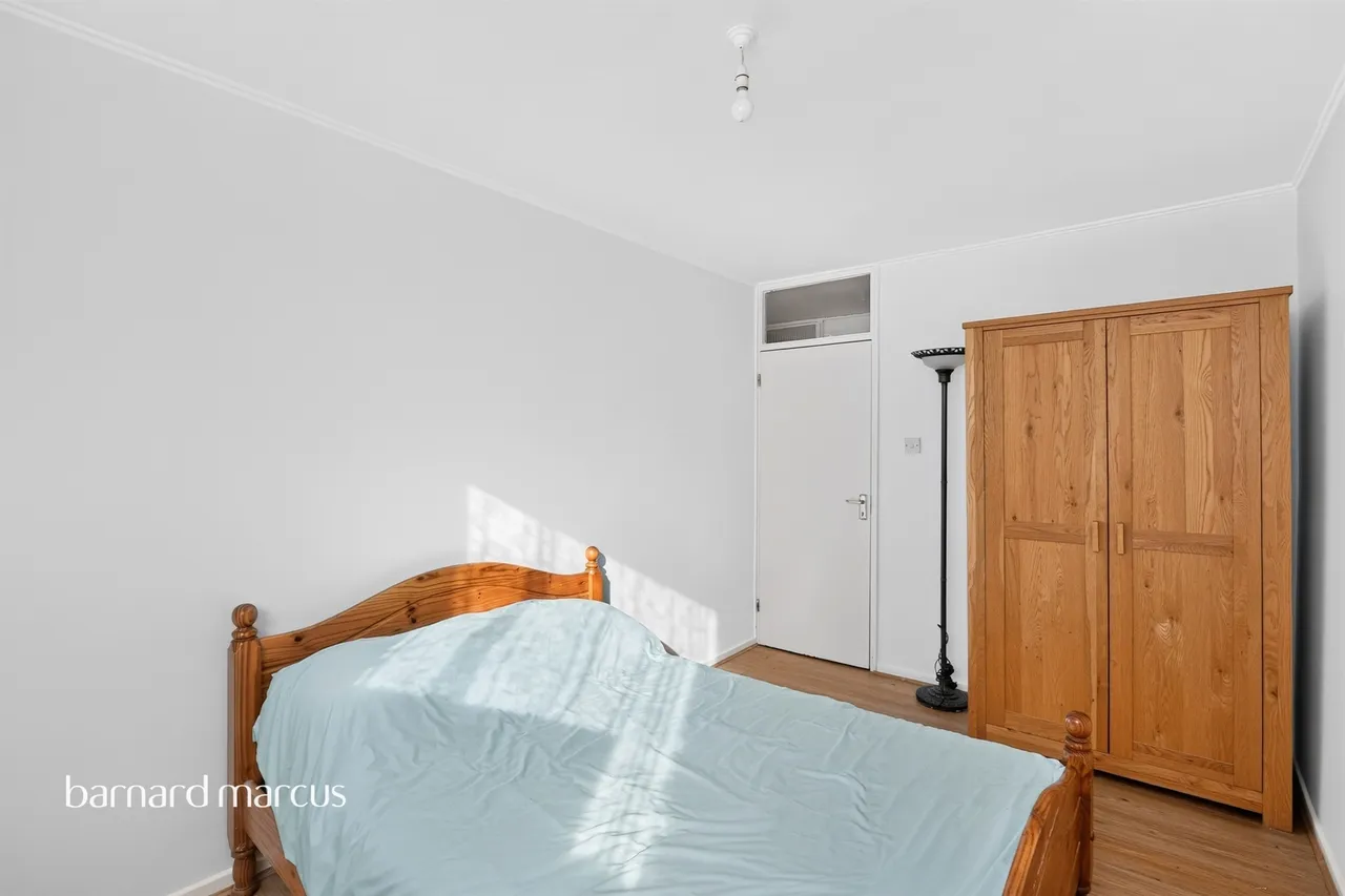 Watford Close, London, SW11, photo 12