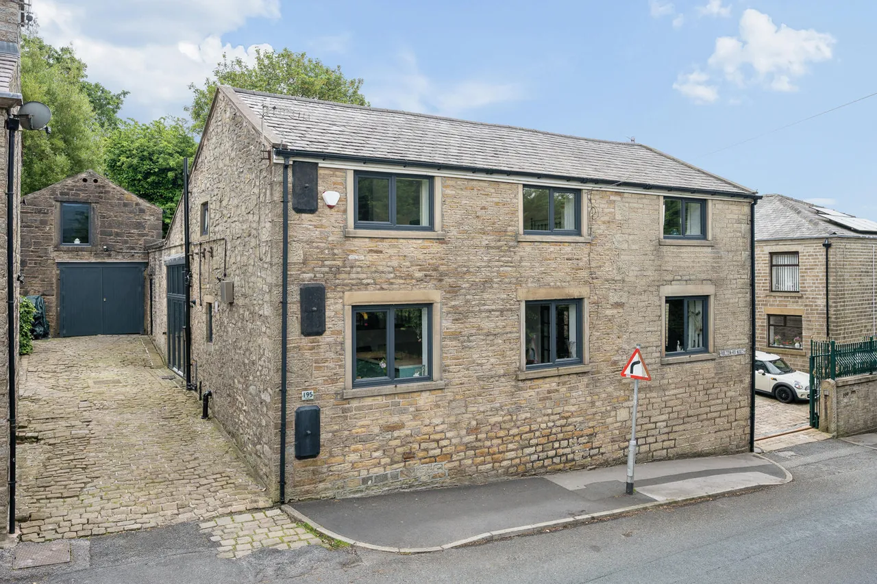 4 bed house for sale — Bolton Road North, Ramsbottom, Bury, BL0 0NA
