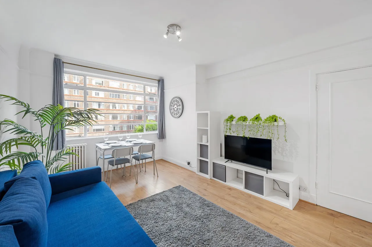 1 bed flat to rent, Balham High Road, London, SW17