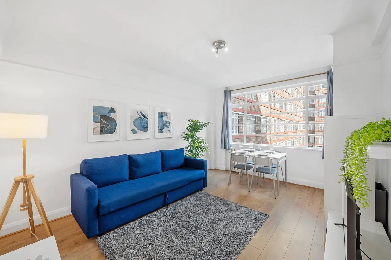 Balham High Road, London, SW17, photo 9