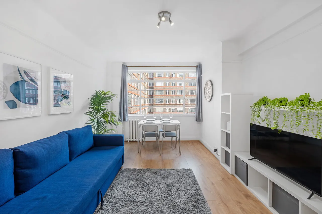 Balham High Road, London, SW17, photo 11