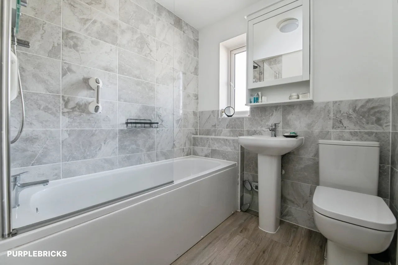 Alfred Close, Cullompton, EX15, photo 13