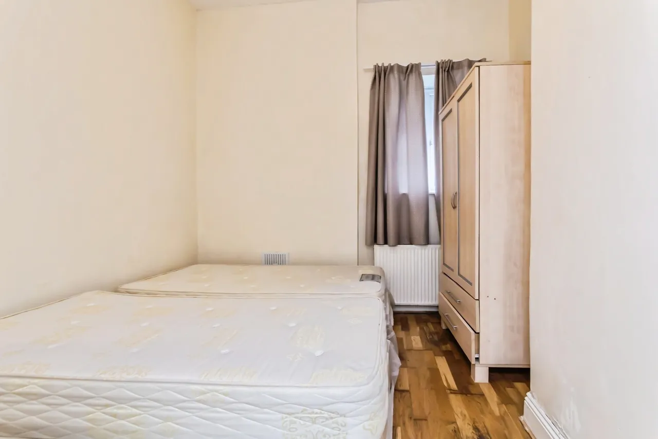 London Road, THORNTON HEATH, Surrey, CR7, photo 6