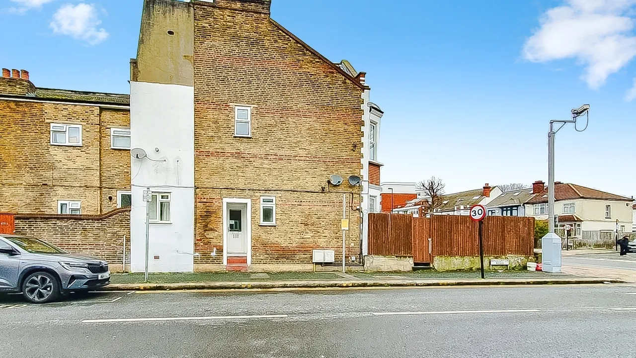 London Road, THORNTON HEATH, Surrey, CR7, photo 2