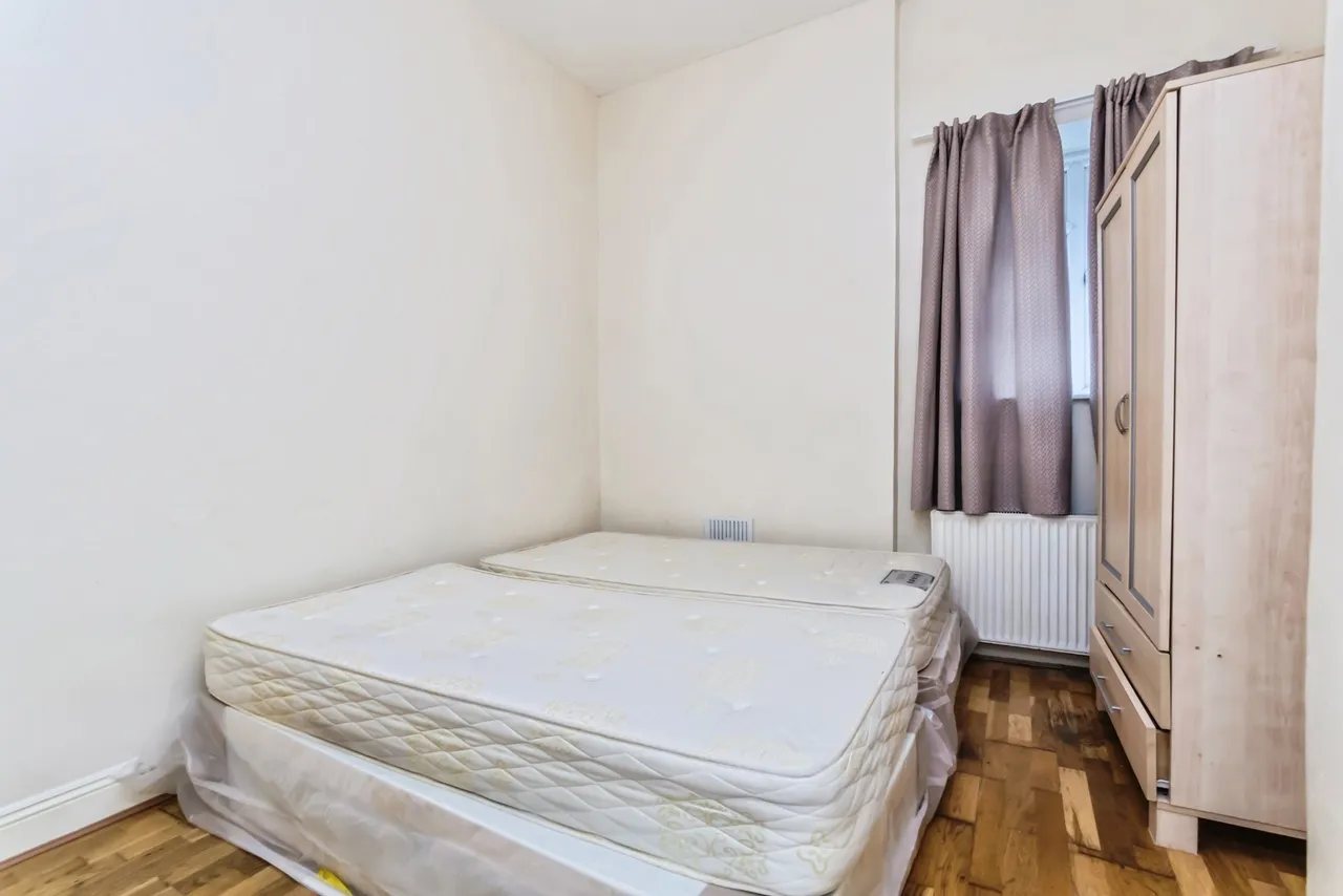 London Road, THORNTON HEATH, Surrey, CR7, photo 5