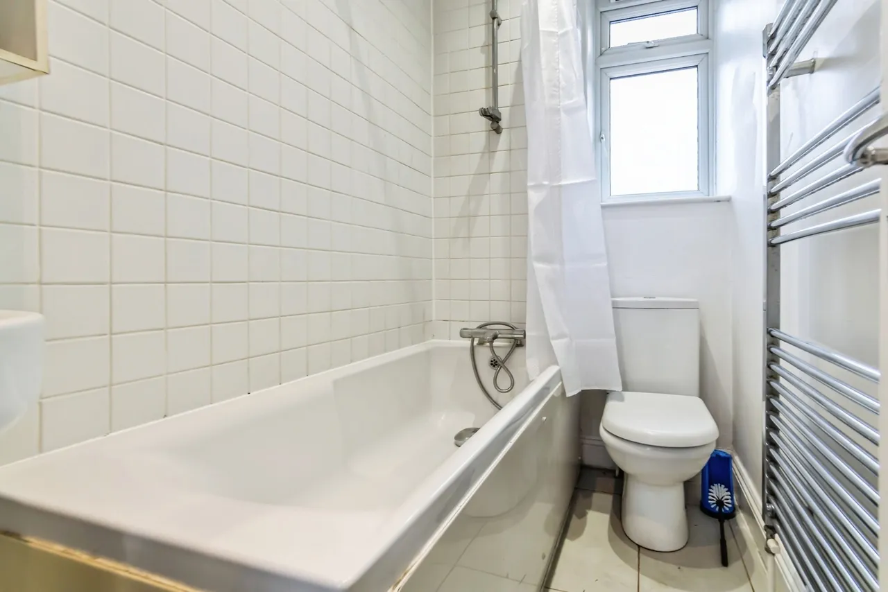London Road, THORNTON HEATH, Surrey, CR7, photo 12