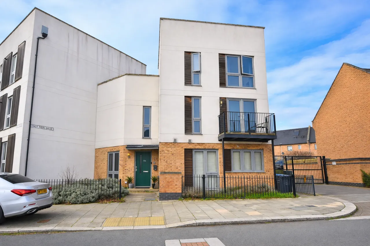 2 bed house for sale — Knot Tiers Drive, Upton, Northampton, NN5 4AY